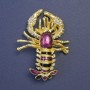 Broche Omar morado esmaltado en metal dorado 58×43 mm