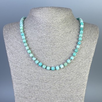 Collar de amazonita facetada en cubos de 6x6 mm, longitud 50 cm +- con cierre