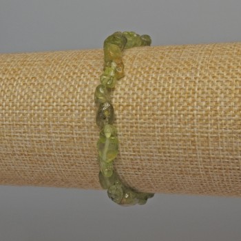 Pulsera de crisólito en fragmentos, diámetro 6-8×6 mm ±, longitud 18 cm ±, elástica