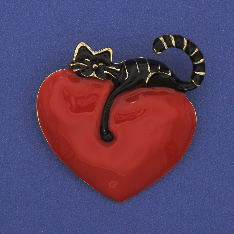 Broche Gato en el corazón esmaltado 42×39 mm ± dorado