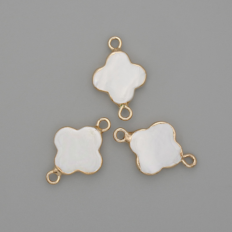 Conector trébol con nácar en metal dorado 20×12 mm+