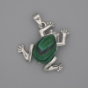 Colgante en forma de rana de malaquita 29×28 mm ±, longitud 37 mm ±