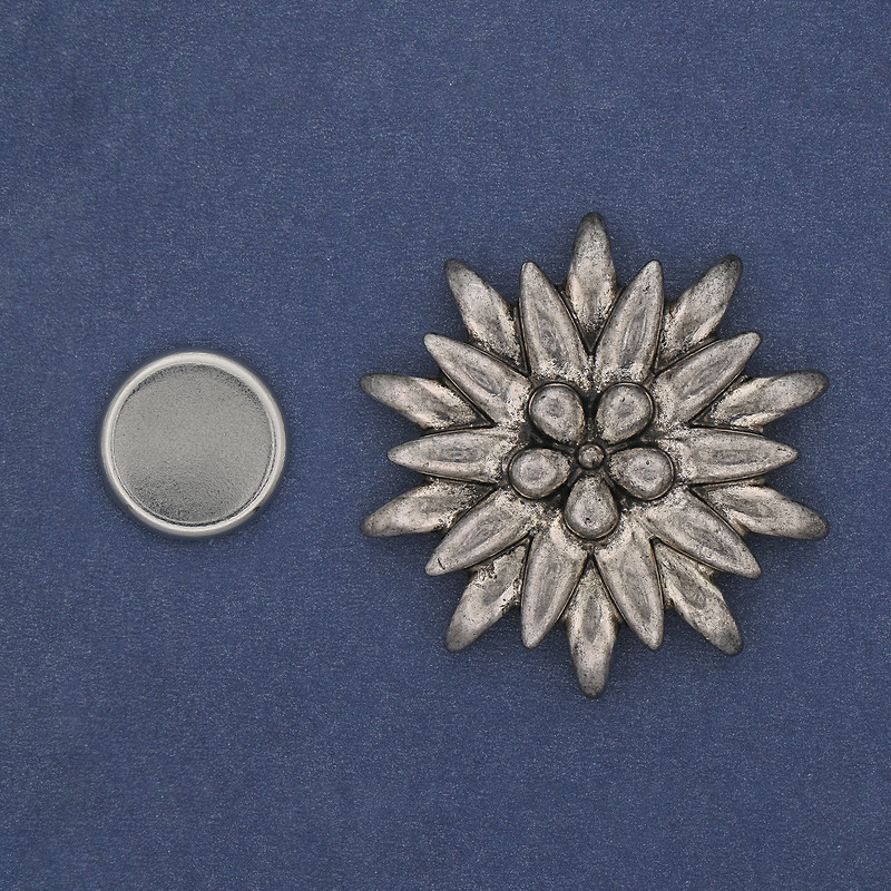 Broche magnético Flor de 41 mm, acabado plateado