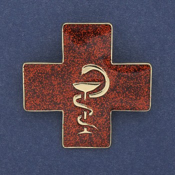Broche colgante Cruz con serpiente sobre cáliz, esmalte rojo y metal dorado 38×38 mm+