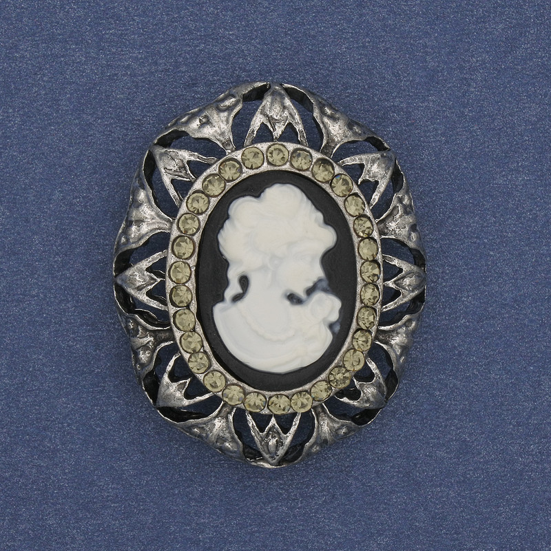 Broche de Camafeo Dama con strass, metal plateado, 32×25 mm +