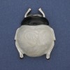 Broche-colgante 'Escarabajo' con esmalte y metal plateado 55×43 mm