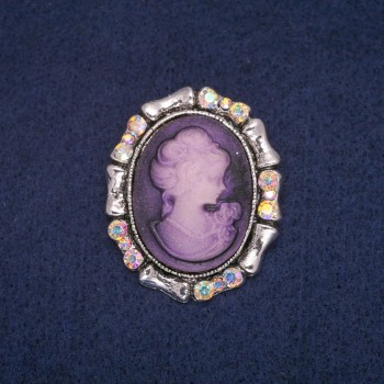 Broche de camafeo con strass iridiscentes, metal plateado 33×40 mm