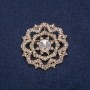 Broche de metal dorado con strass blancos 40×40 mm