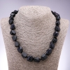 Liquidación: Collar de aventurina sintética «Arena azul de la noche de El Cairo» facetado múltiple, diámetro 13×15 mm ±, longitud 50 cm